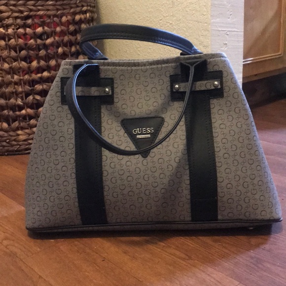 Guess purse, never used. - Picture 1 of 2